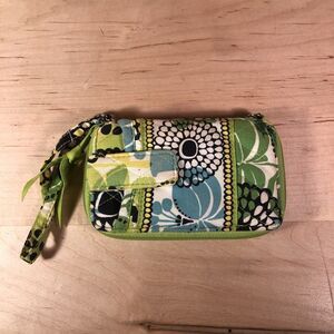 Vera Bradley Wrist Clutch Zip Around Wallet Limes Up Print Green